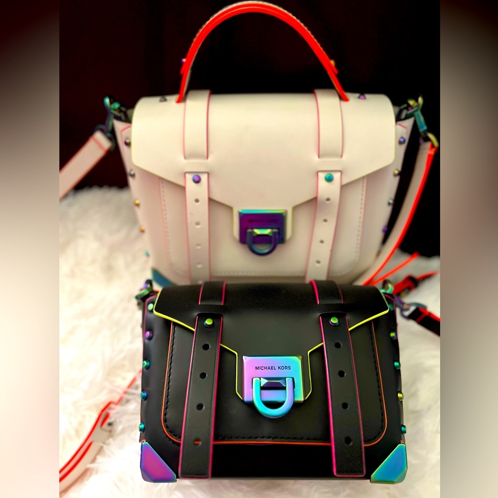 Michael kors Manhattan crossbody neon purse 👛 👜 black & white